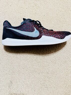 Nike Kobe Mamba Instinct EP
'Anthracite Black University Red'